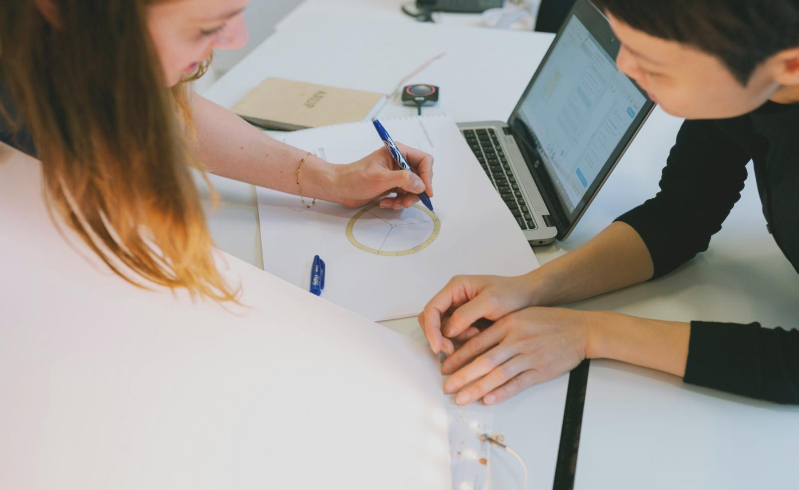 Session de formation collaborative sur les outils d'analyse financière